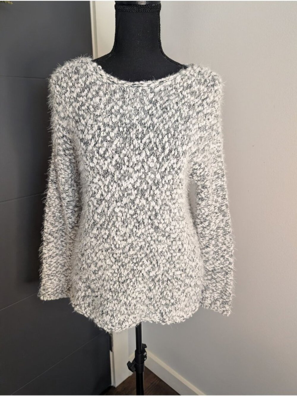 Ruby Rd.‎ Petite Gray and White Fuzzy Knit Boucle Sweater - PM